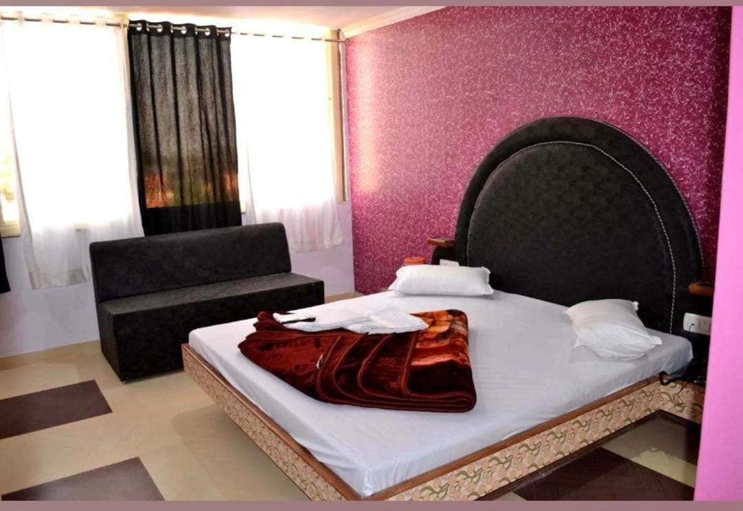 Hotel Rock View Pachmarhi Exterior photo